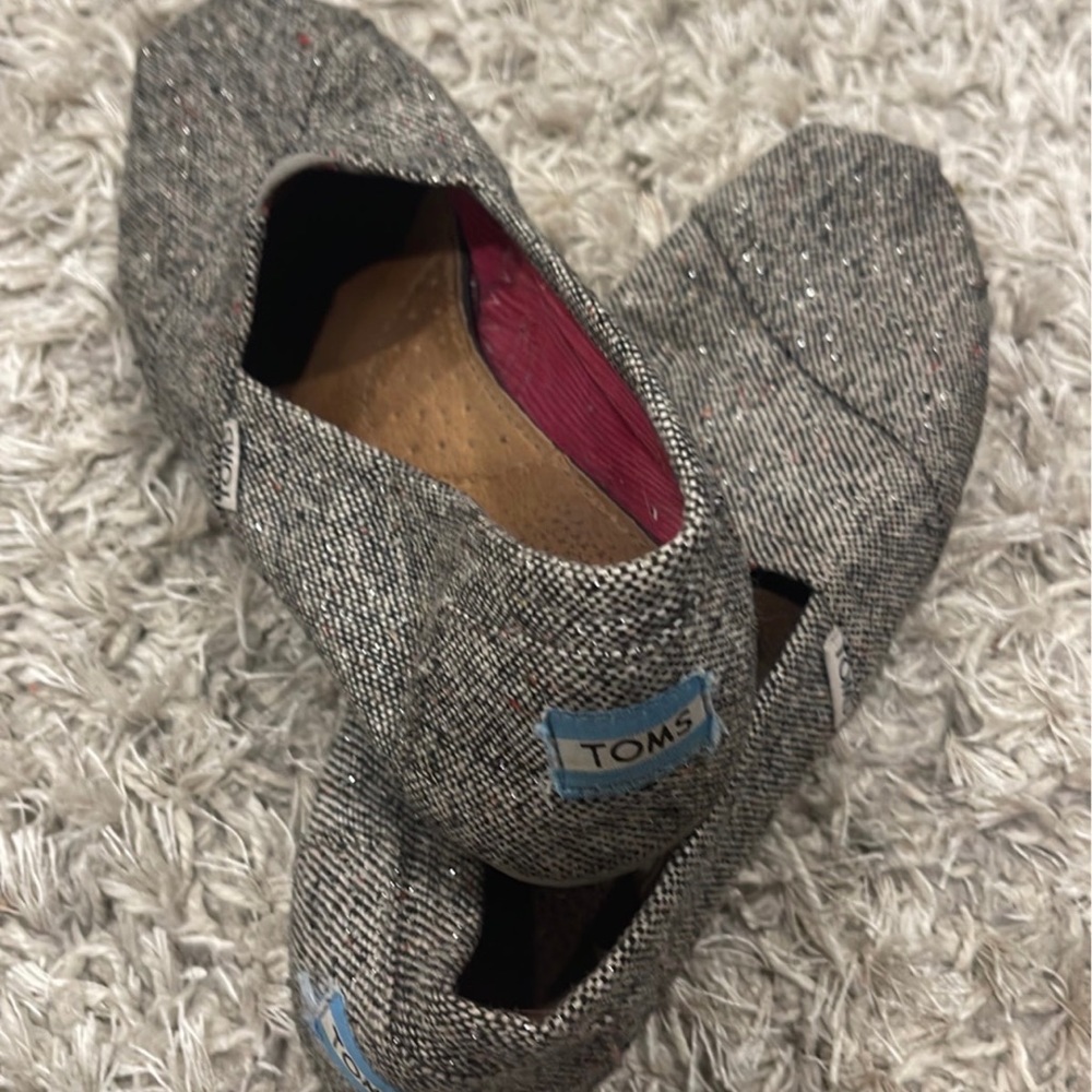 TOMS - Picture 2 of 3